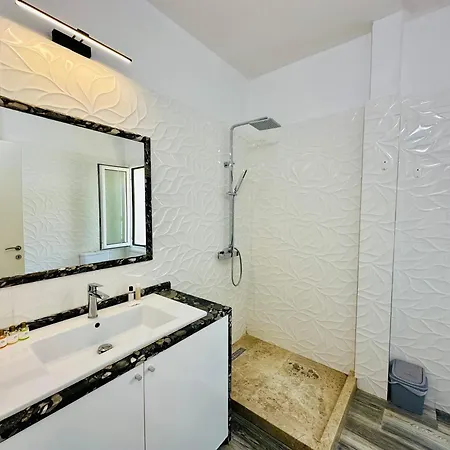 Апартаменты Xhoi Apartment *